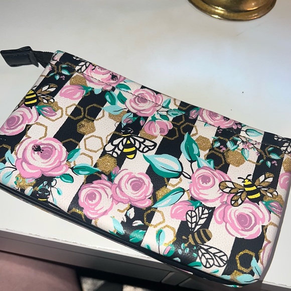 Betsey Johnson wristlet - Picture 4 of 6